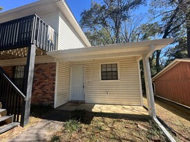 2049 Watson Way in Tallahassee, FL - Building Photo