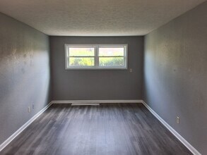 365 Elmwood Dr in Radcliff, KY - Building Photo - Building Photo