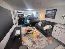 2913 Clover St, Unit B