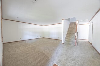 44 Arlington Ct in Jasper, IN - Building Photo - Building Photo