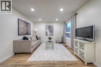 248 Cyrus St in Cambridge, ON - Building Photo - Building Photo