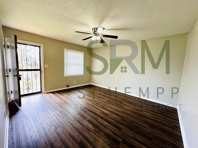 5616 Lagoona Dr in Louisville, KY - Foto de edificio - Building Photo