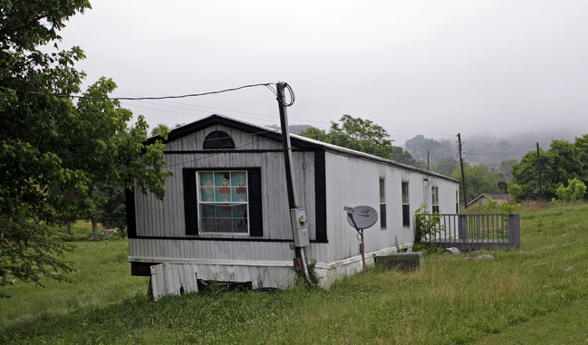 119 Johnson Farm Rd in Maynardville, TN - Foto de edificio - Building Photo