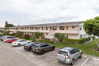 Kent Condominiums in West Palm Beach, FL - Building Photo - Building Photo