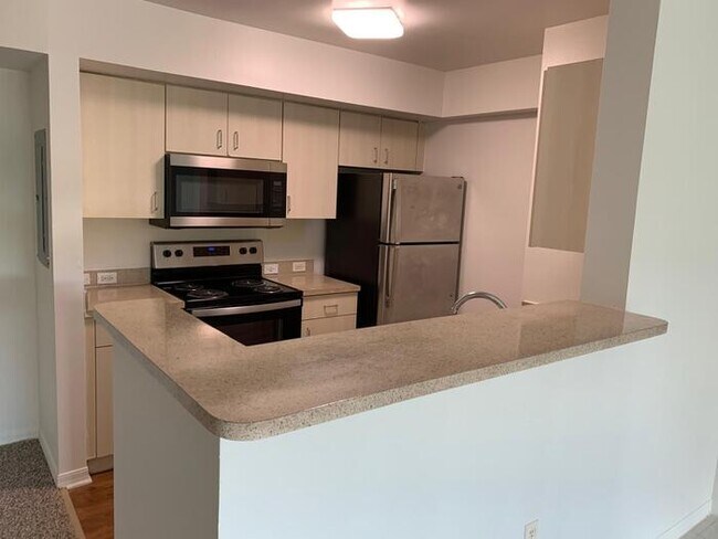 11165 SW 6th St in Pembroke Pines, FL - Foto de edificio - Building Photo