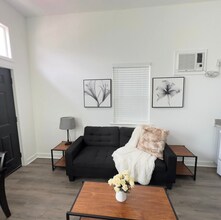 2515 Erato St, Unit 102 in New Orleans, LA - Building Photo - Building Photo