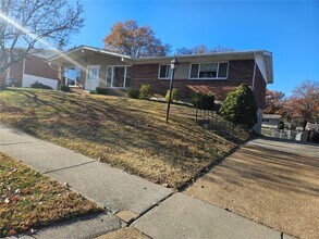 4563 Tauneybrook Dr in St. Louis, MO - Building Photo - Building Photo