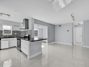 525 Meridian Ave in Miami Beach, FL - Building Photo - Building Photo