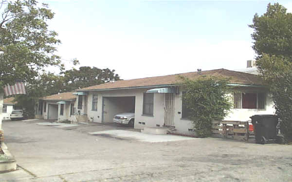 10127 Pinewood Ave in Tujunga, CA - Building Photo