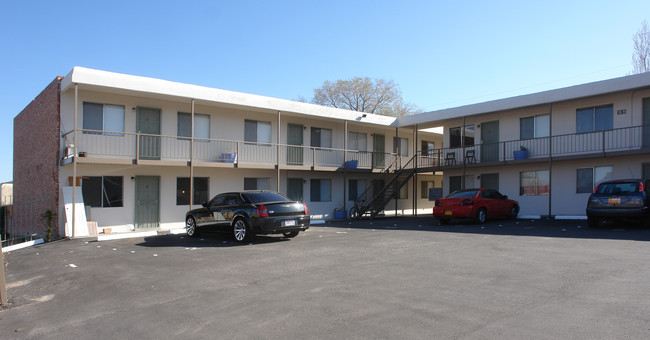 1600 Carlisle Blvd NE in Albuquerque, NM - Foto de edificio - Building Photo