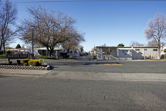 Eleven Oaks Mobile Home Park in North Highlands, CA - Building Photo - Building Photo