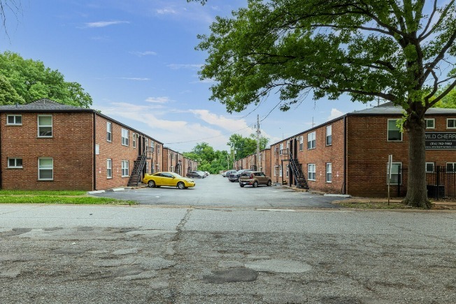 Wild Cherry Apartments in University City, MO - Building Photo