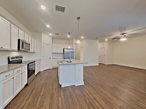912 Walden Woods Dr in Plant City, FL - Building Photo - Building Photo