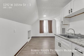 3292 W 105th St in Cleveland, OH - Building Photo - Building Photo