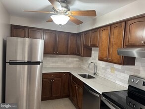 315 Walnut Ct Way, Unit 15 in Kennett Square, PA - Foto de edificio - Building Photo