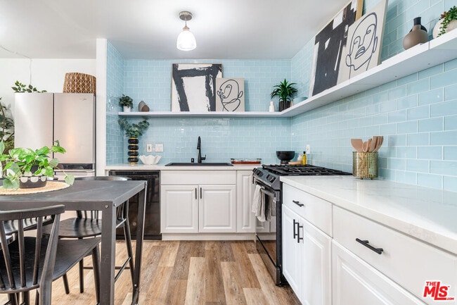 9950 Durant Dr in Beverly Hills, CA - Building Photo - Building Photo