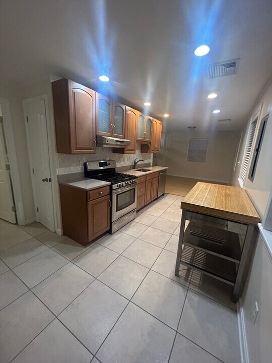 36 Hunting St in Cambridge, MA - Building Photo