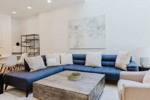 323 E 51st St in New York, NY - Building Photo