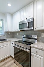 545 Oakview Rd, Unit 1 in Decatur, GA - Building Photo - Building Photo