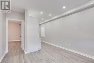 140-140 Wellington St in London, ON - Building Photo - Building Photo