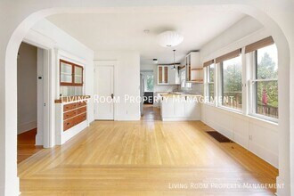 4335 SE 42nd Ave in Portland, OR - Building Photo - Building Photo