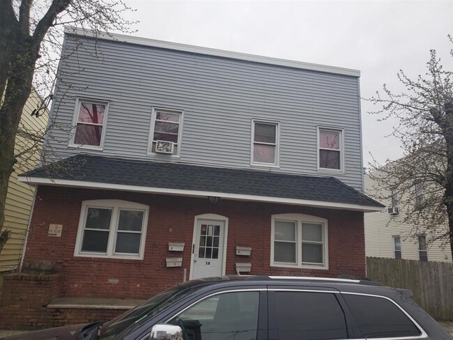 16 Mechanic St in Bayonne, NJ - Building Photo - Building Photo