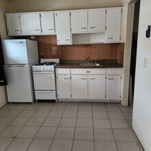 794 W Market St, Unit #D in Akron, OH - Building Photo - Building Photo