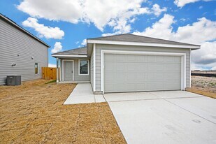 2423 Shady Grv in New Braunfels, TX - Building Photo