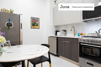 Room in Shared 4.0 bed/2 bath home in New York, NY - Building Photo - Building Photo