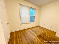 733 Parker St photo'