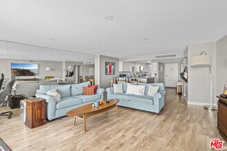 4314 Marina City Dr in Marina Del Rey, CA - Building Photo - Building Photo