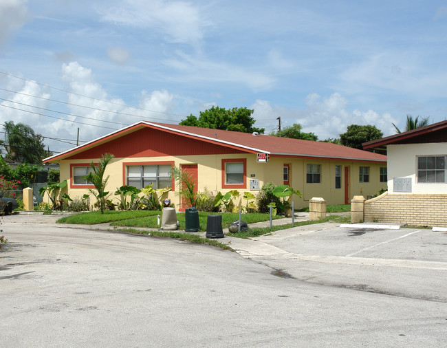 1861 NW 59th Way in Fort Lauderdale, FL - Foto de edificio - Building Photo