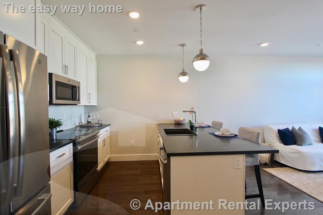 434 McGrath Hwy in Somerville, MA - Foto de edificio