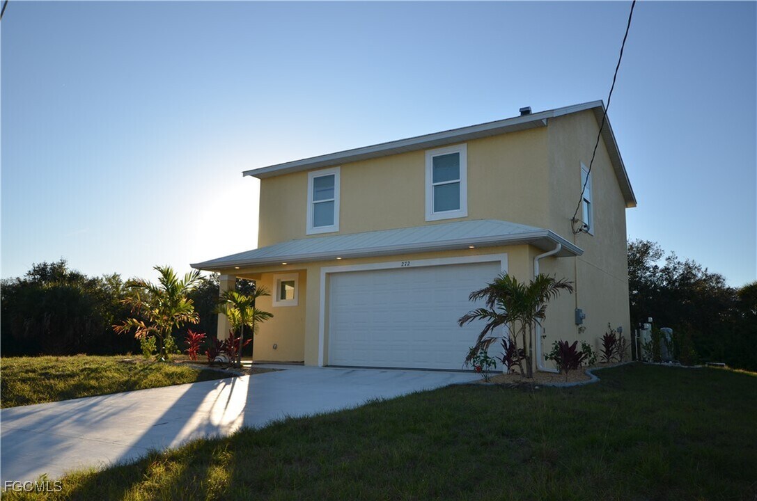 272 Pelton Cir in Port Charlotte, FL - Building Photo