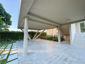 1065 NE Little River Dr in Miami, FL - Building Photo - Building Photo