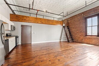 558 St Francis St in Mobile, AL - Building Photo - Building Photo
