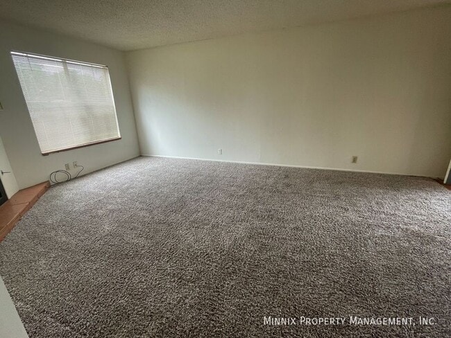 1904 Midland Dr