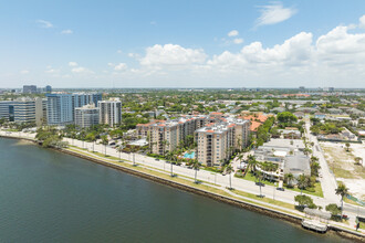 Flagler Pointe in West Palm Beach, FL - Building Photo - Building Photo