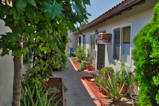 3001 E Coolidge St in Long Beach, CA - Building Photo - Building Photo