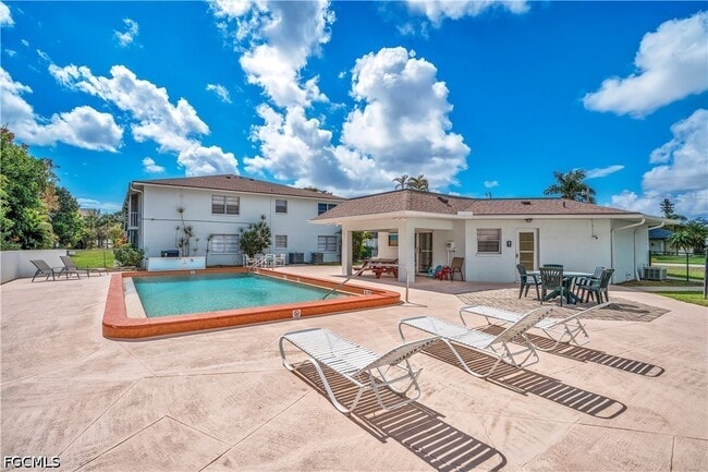 property at 203 SE 15th Pl