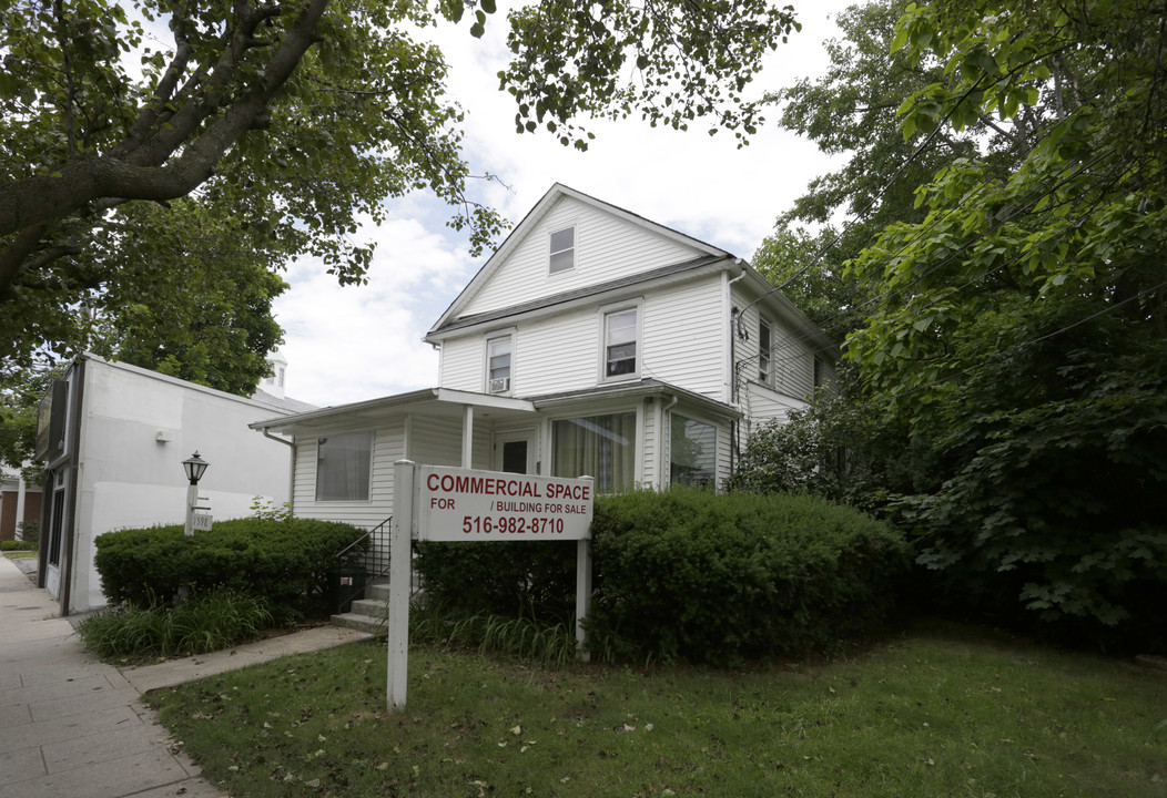 1598 New York Ave in Huntington Station, NY - Foto de edificio