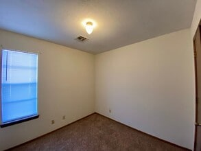 2102 W Pine Ave in Enid, OK - Building Photo - Building Photo