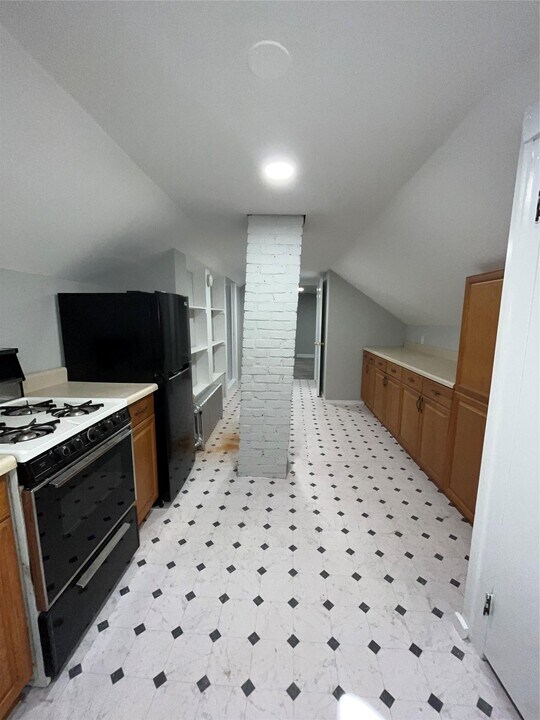 121 Craig Ave in Freeport, NY - Building Photo