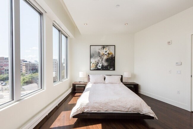360 Newbury St, Unit 407 in Boston, MA - Building Photo - Building Photo