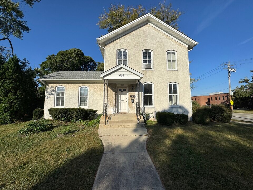 402 Joliet St in West Chicago, IL - Building Photo