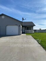 1151 NE Trailridge Ct in Mountain Home, ID - Building Photo
