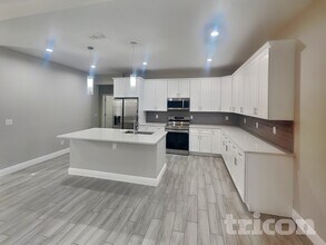 1725 18th St in Orange City, FL - Foto de edificio - Building Photo