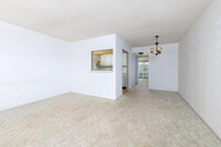 20 Berkshire A in West Palm Beach, FL - Building Photo - Building Photo