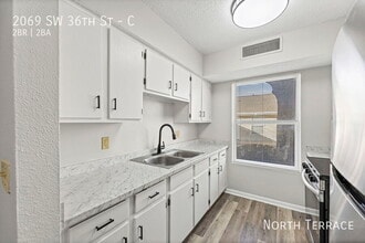 2069 SW 36th St in Topeka, KS - Building Photo - Building Photo