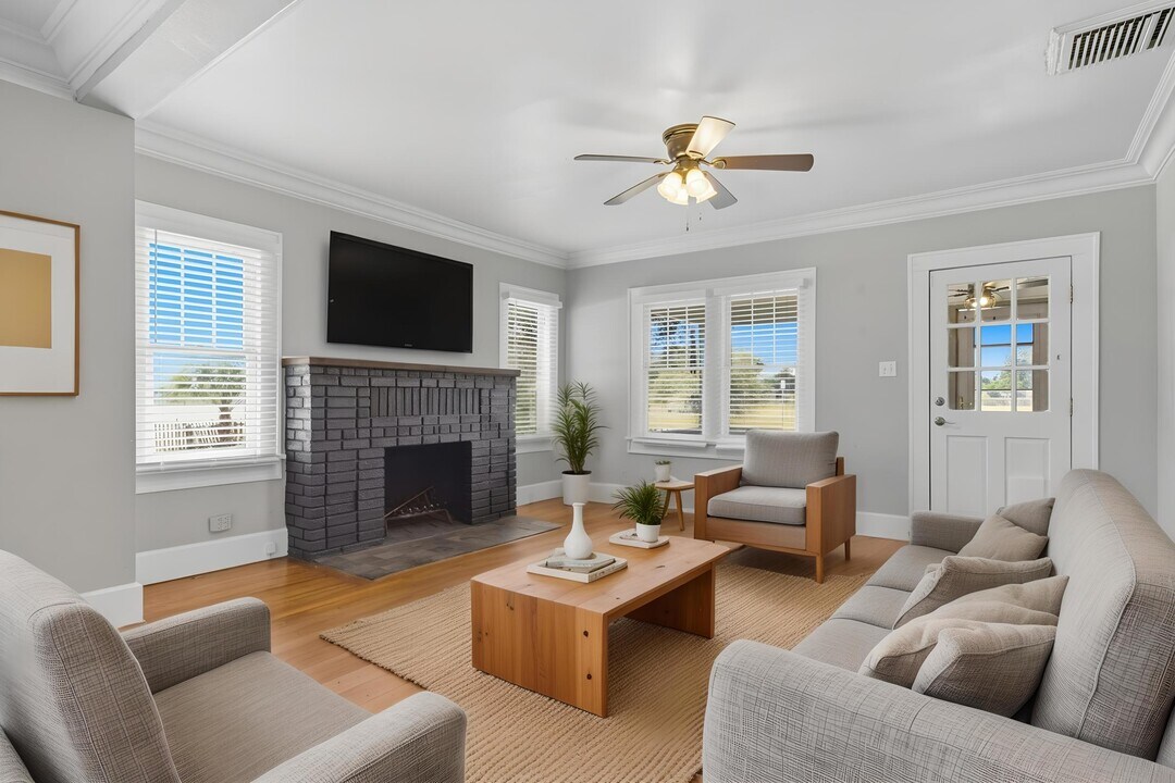 4701 Haines Rd N in St. Petersburg, FL - Building Photo